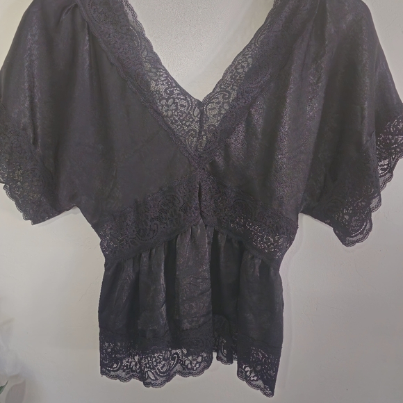 Blouse - Picture 2 of 3